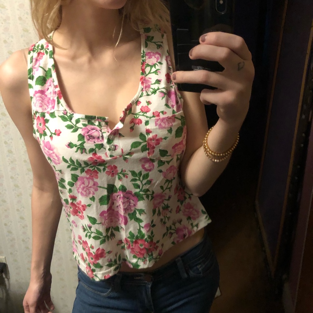 Floral tank top with opening in back